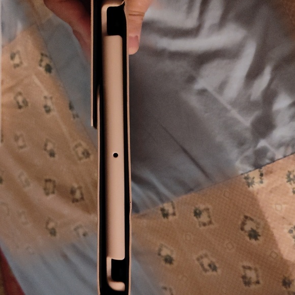 Kate Spade Pink magnetic tablet case 10" By 7" Magnetic Closure - Picture 7 of 8